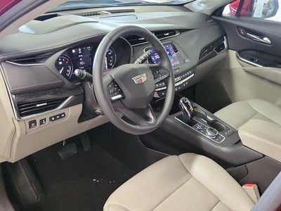 2022 Cadillac XT4 FWD Premium Luxury