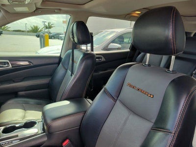 2020 Nissan Pathfinder SL