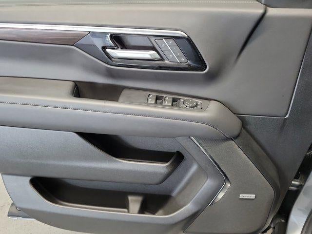 2025 Chevrolet Suburban LT