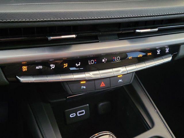 2024 Cadillac XT4 FWD Premium Luxury