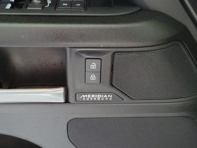 2025 Land Rover Defender V8