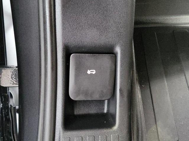 2025 Land Rover Defender V8