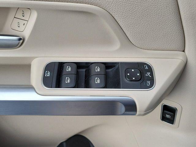 2025 Mercedes-Benz GLB 250